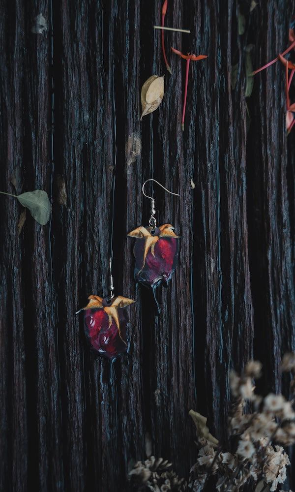 Thornkiss (Earrings)