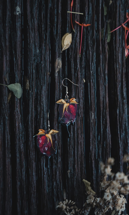 Thornkiss (Earrings)